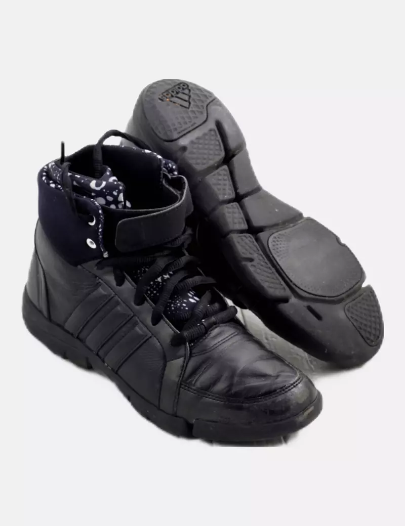 Adidas Botín negro acordonado