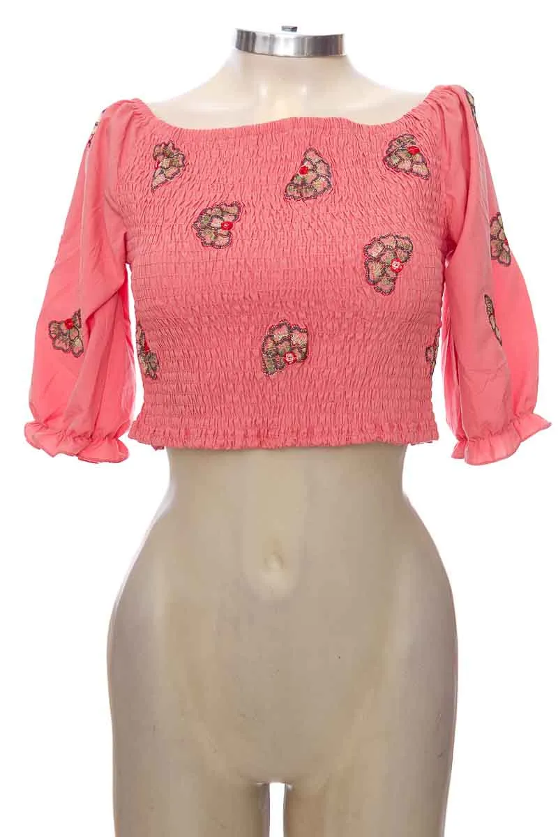 BLUSA COLOR ROSADO  BONITA