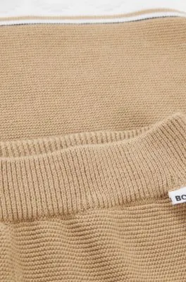 Chándal de la marca para bebé en caja de regalo