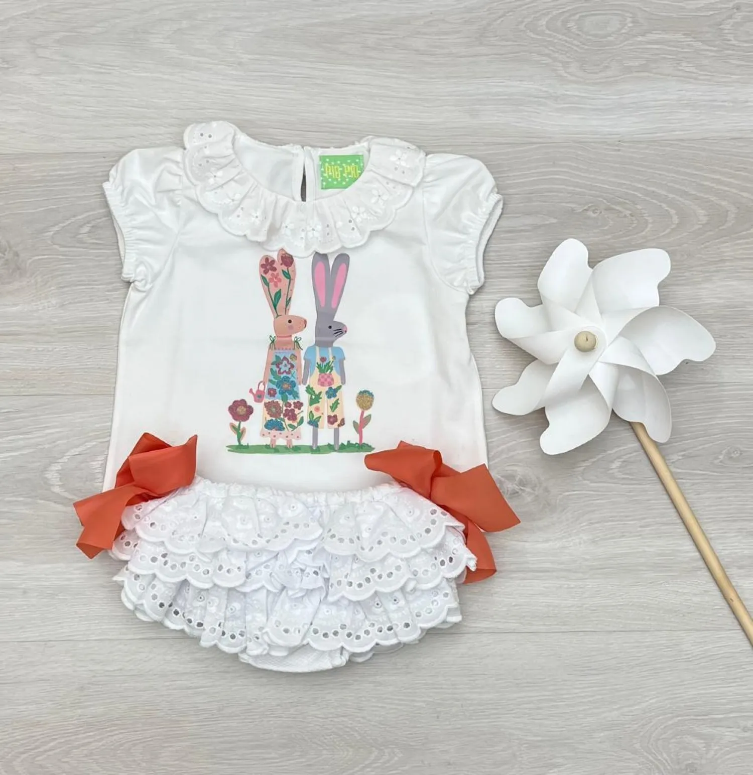 Conjunto para niña de pio pio. Colección Conejos