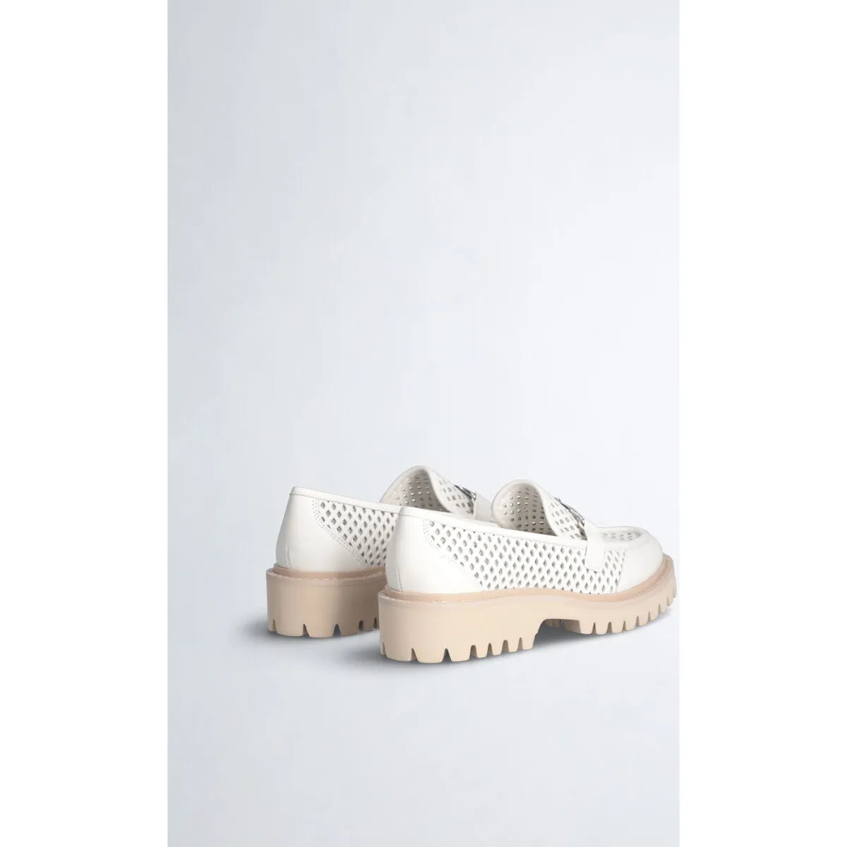 Mocasines de piel con perforaciones