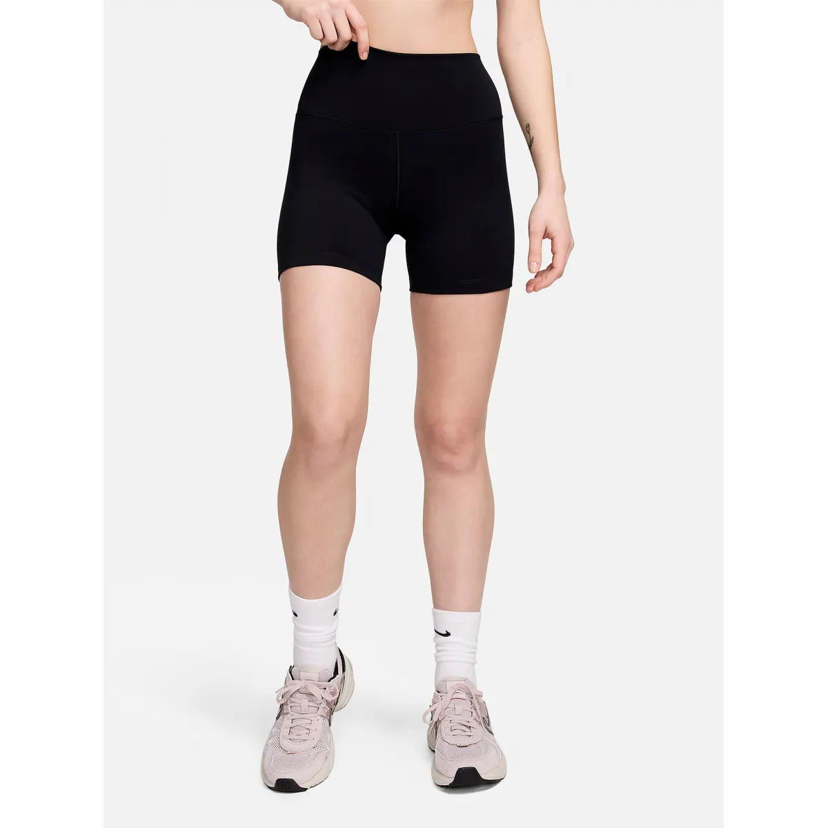 PANTALONES CORTOS NIKE DRIFIT ONE HIGHRISE 13CM