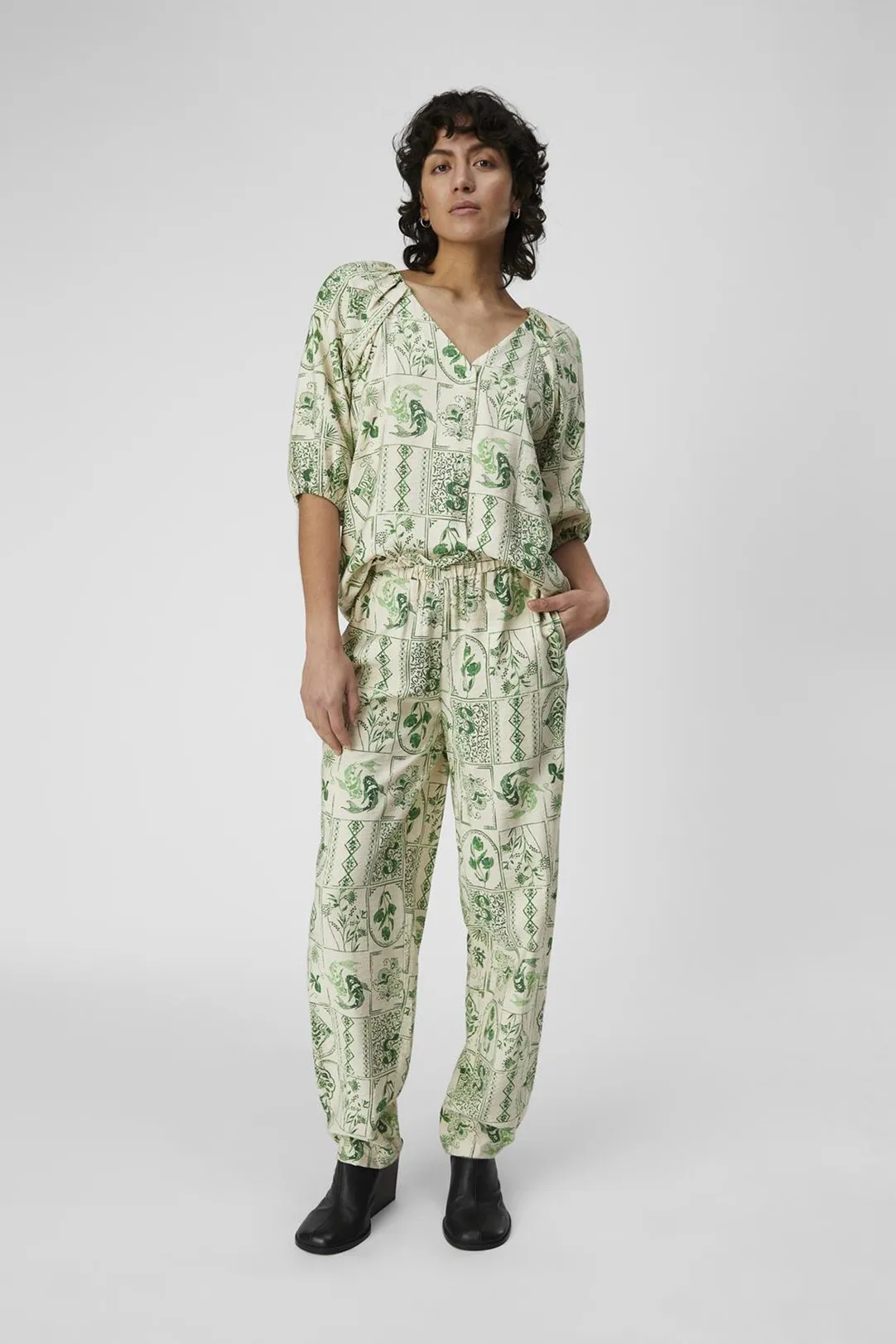 PANTALÓN ESTAMPADO OBJELI VERDE