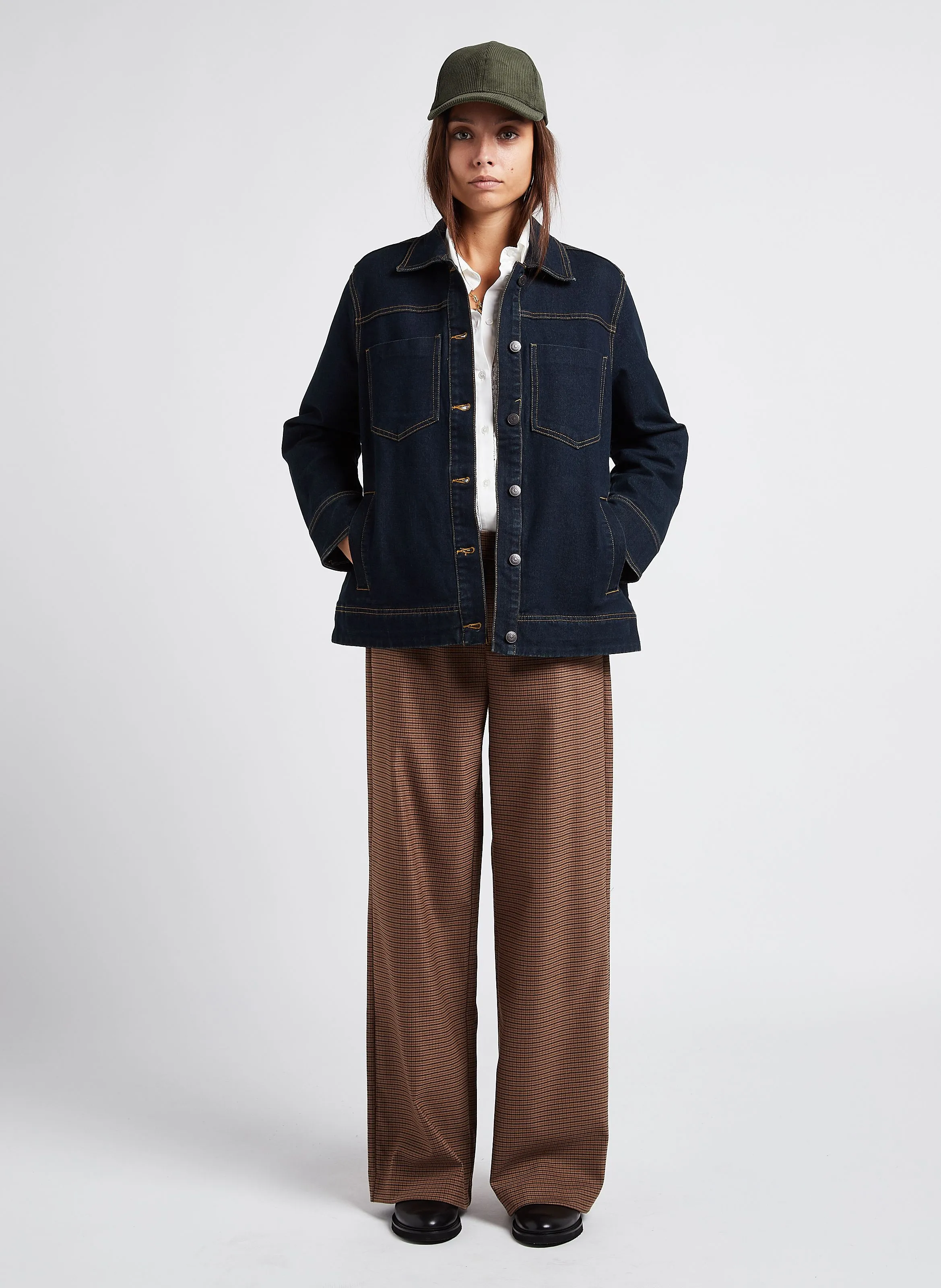 Pantalón ancho de rayas en beige