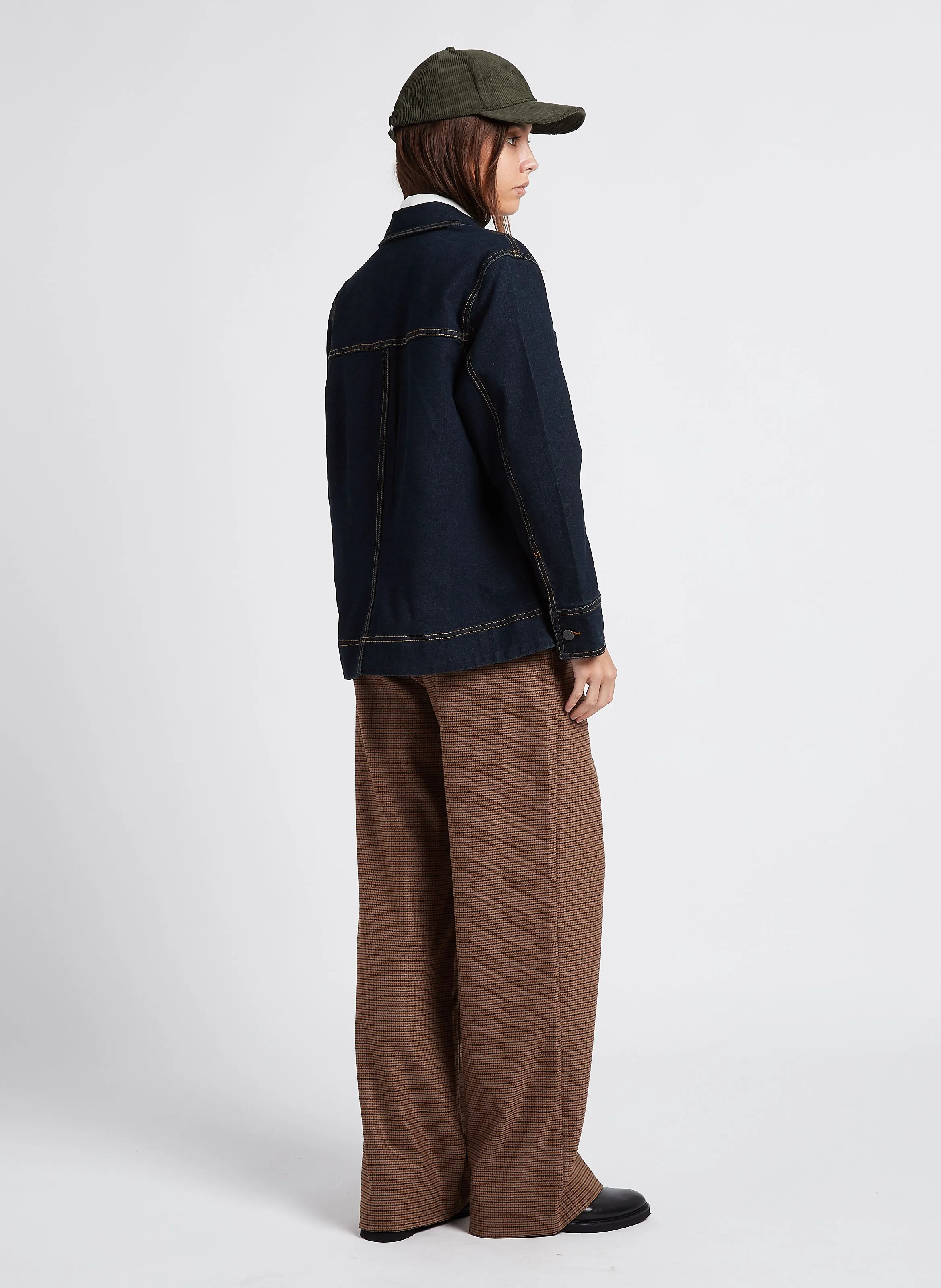 Pantalón ancho de rayas en beige