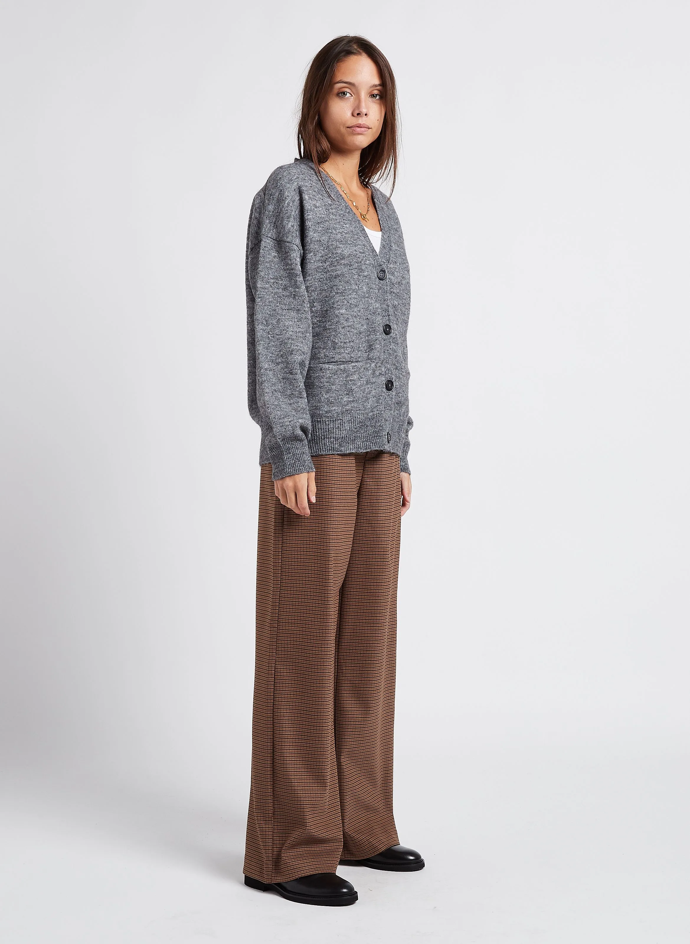 Pantalón ancho de rayas en beige