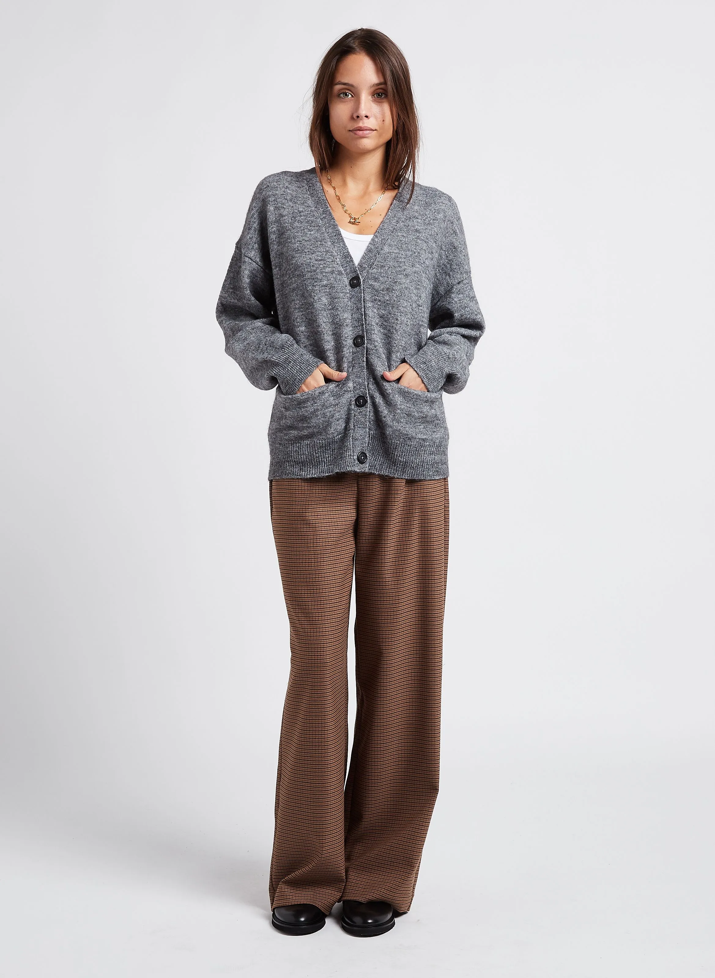 Pantalón ancho de rayas en beige