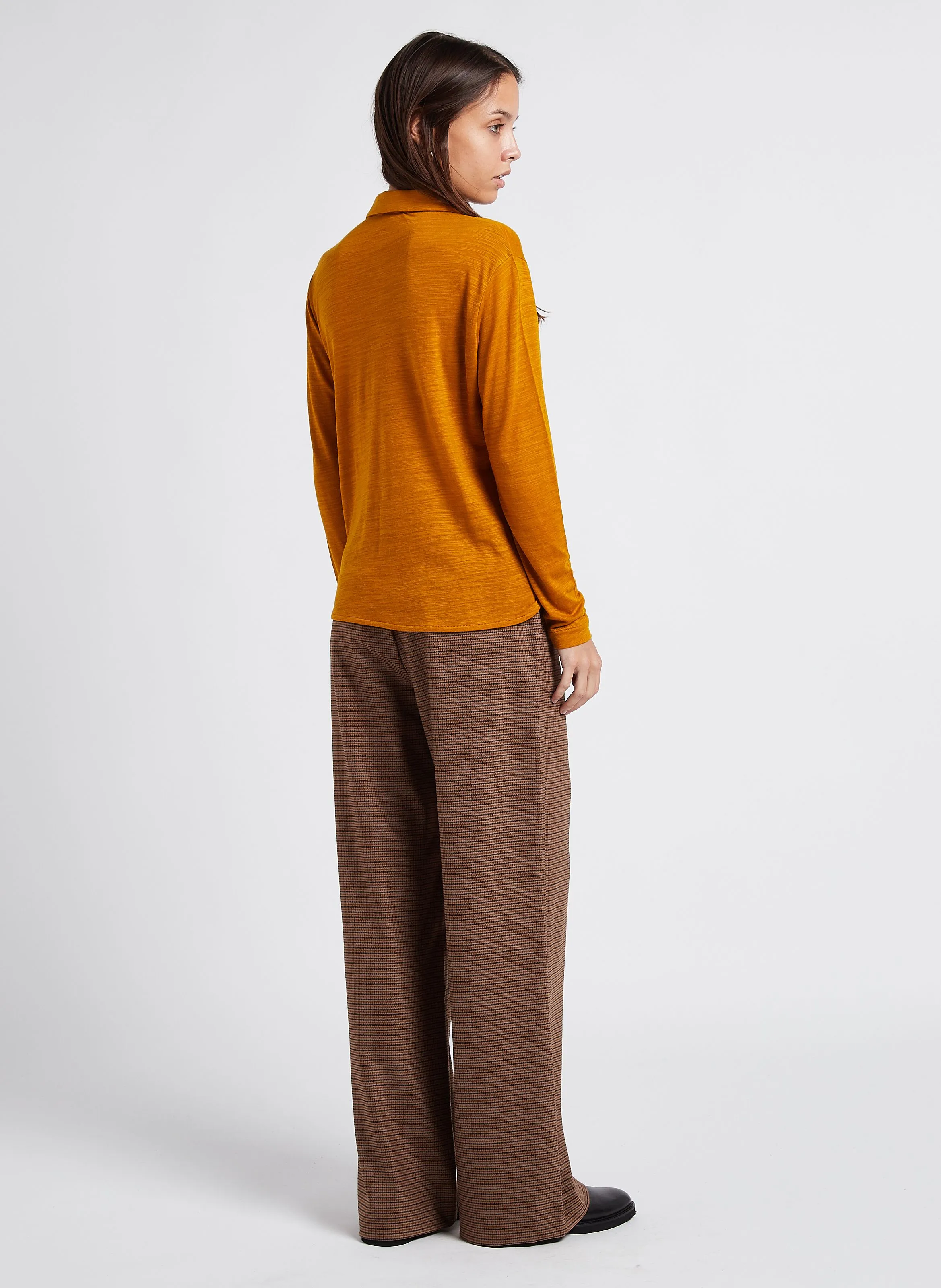 Pantalón ancho de rayas en beige