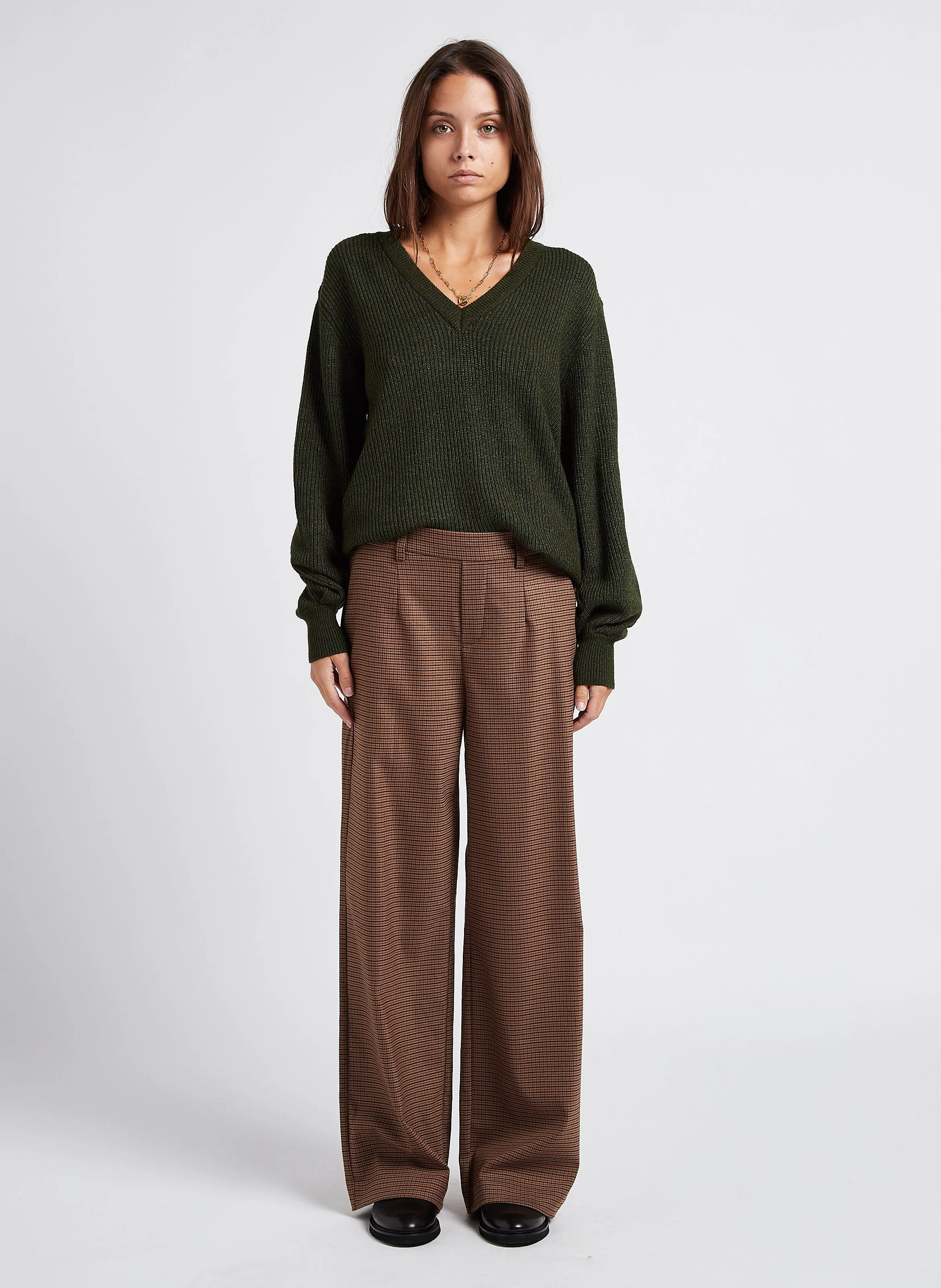 Pantalón ancho de rayas en beige