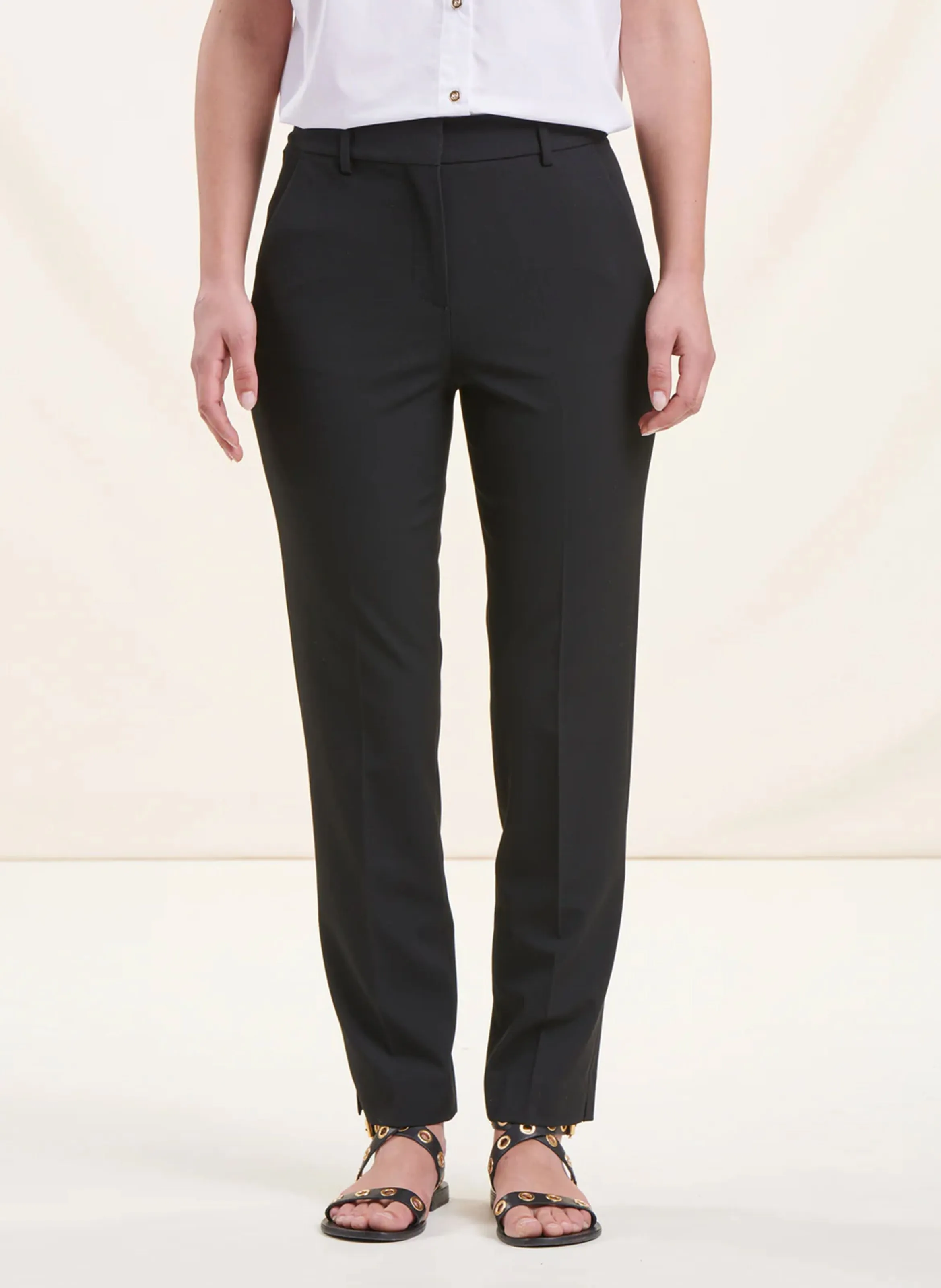 Pantalón pitillo corte recto en negro