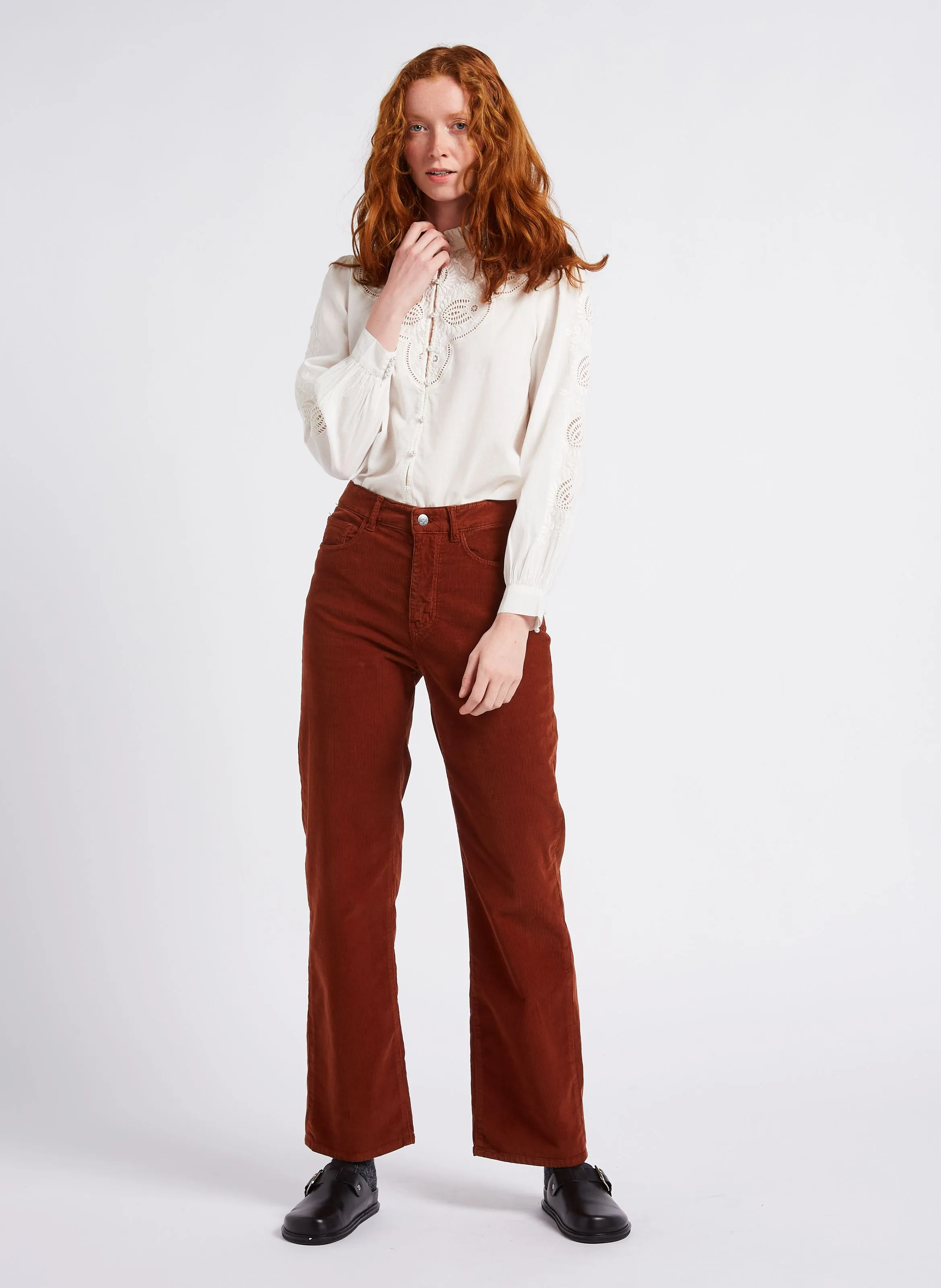 PERRINE  PANTALóN RECTO DE ALGODóN ACANALADO EN BEIGE