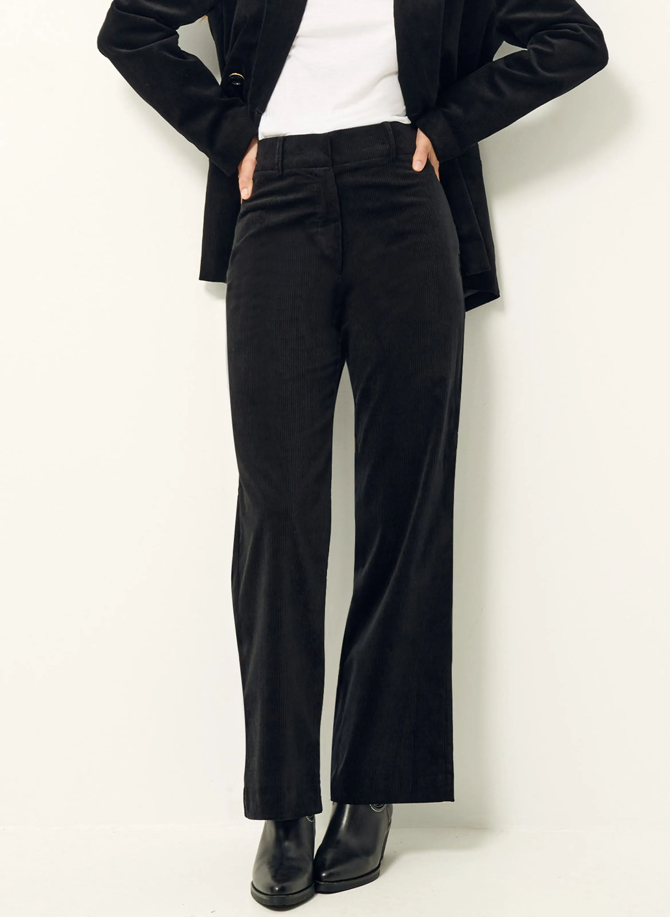 SESSUN CHARLIE  PANTALóN BOOTCUT DE TERCIOPELO EN NEGRO