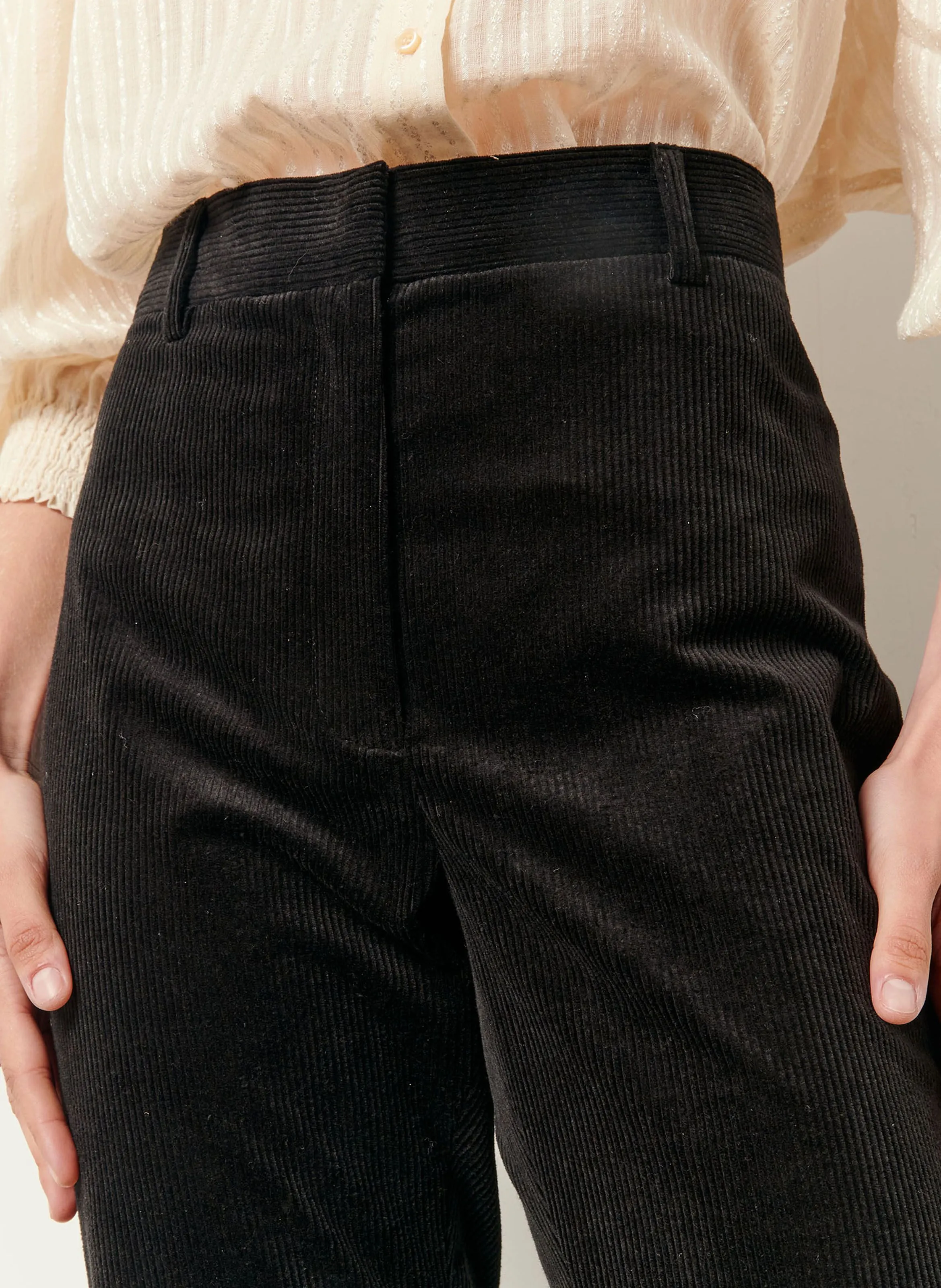 SESSUN CHARLIE  PANTALóN BOOTCUT DE TERCIOPELO EN NEGRO