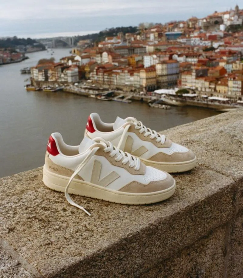 VEJA V90 LEATHER WHITE PIERRE PEKIN MUJER