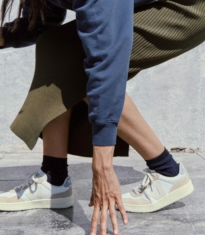 VEJA V90 LEATHER WHITE PIERRE STEEL MUJER